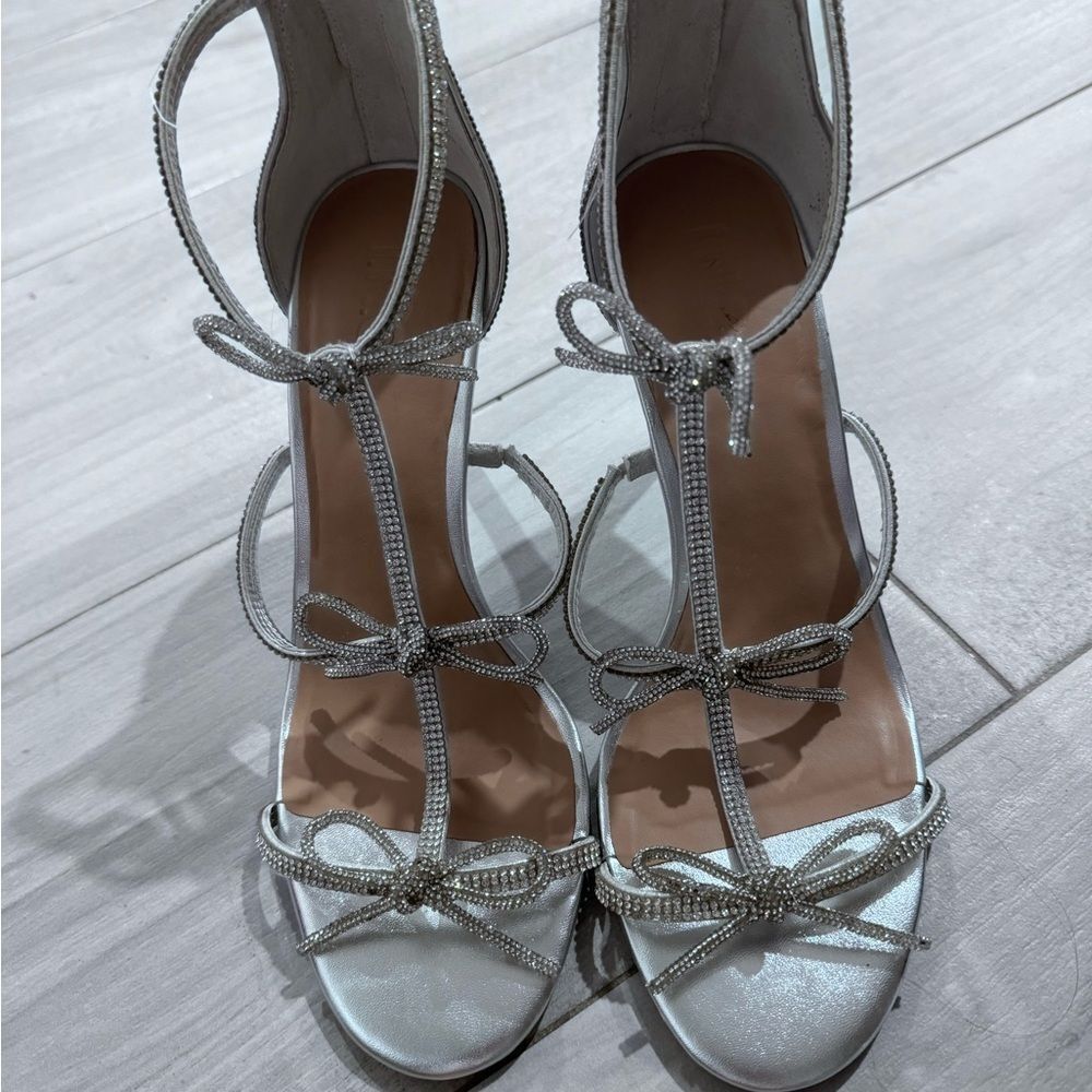 Women's Nolino Beaded Bow T-Strap Dress Sandals - Picture 6 of 10